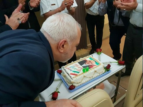 جشن تولد ظریف در هواپیما +عکس جشن تولد ظریف در هواپیما +عکس