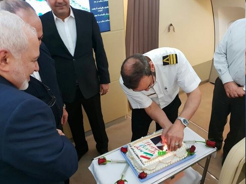 جشن تولد ظریف در هواپیما +عکس جشن تولد ظریف در هواپیما +عکس