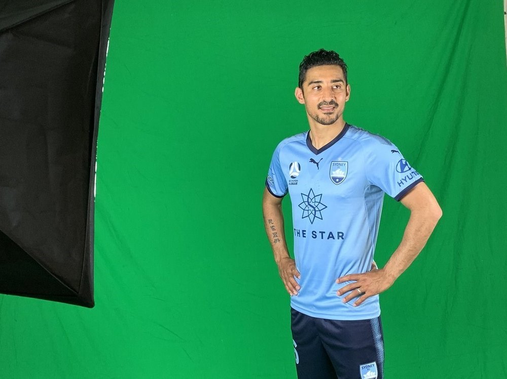 عکس/ رضا قوچاننژاد با لباس باشگاه جدیدش عکس/ رضا قوچاننژاد با لباس باشگاه جدیدش