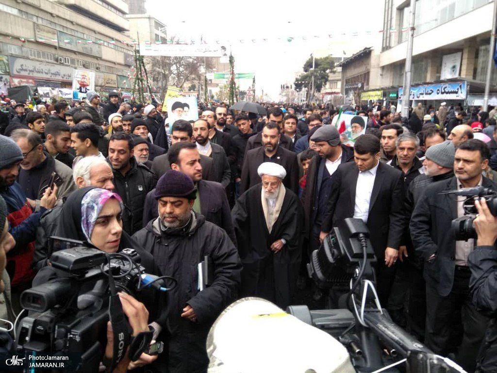 عکس / حضور آیت الله جنتی در راهپیمایی ۲۲ بهمن