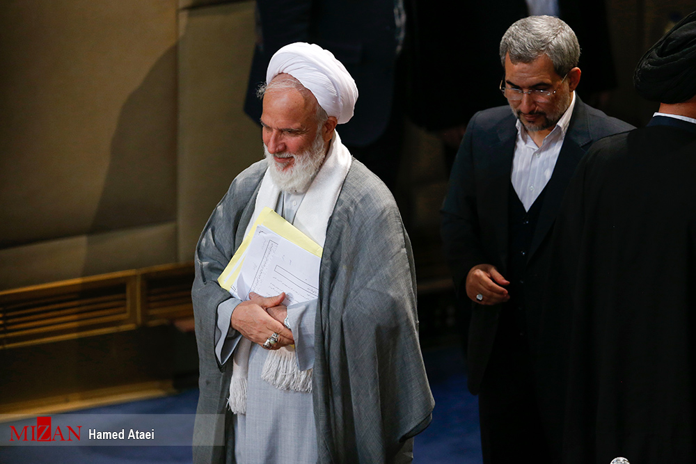 عکس/ تنها غیر معمم عضو مجلس خبرگان