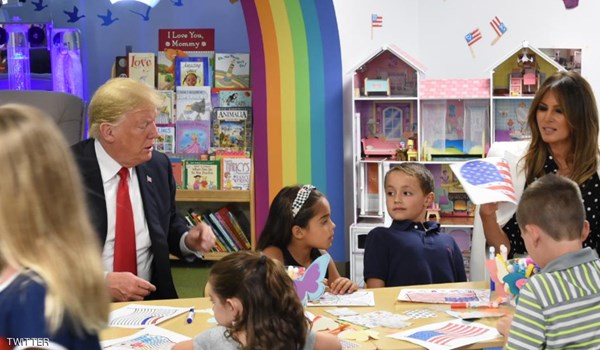 ترامپ پرچم کشورش را به اشتباه رنگ آمیزی کرد+عکس ترامپ پرچم کشورش را به اشتباه رنگ آمیزی کرد+عکس