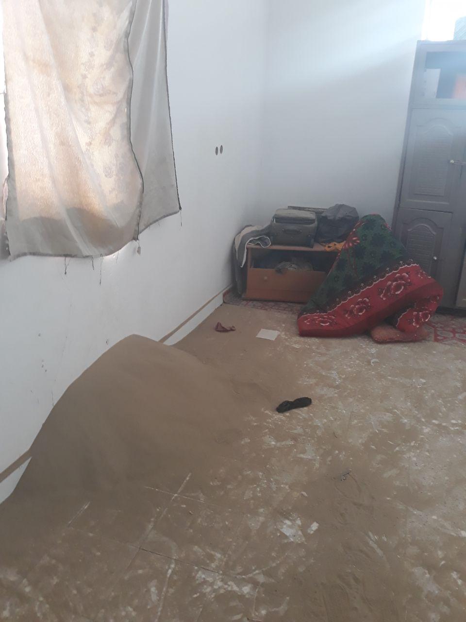 مدفون شدن یک خانه در زابل بر اثر طوفان شن!