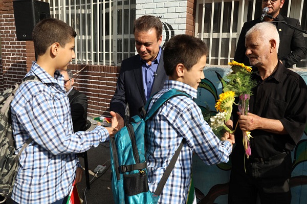 مدیرعامل بانک ملت در منطقه ۱۶ تهران زنگ مهر را نواخت