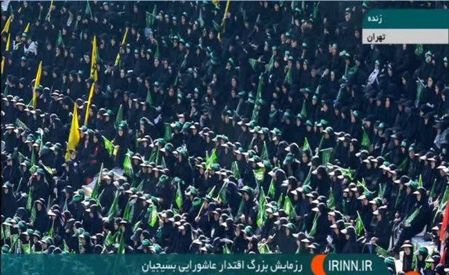 حضور خانم‌های بسیجی در استادیوم آزادی