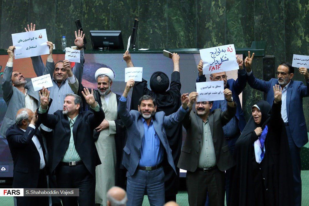 گزارش خبرگزاری فرانسه از اتفاقات مجلس گزارش خبرگزاری فرانسه از اتفاقات مجلس