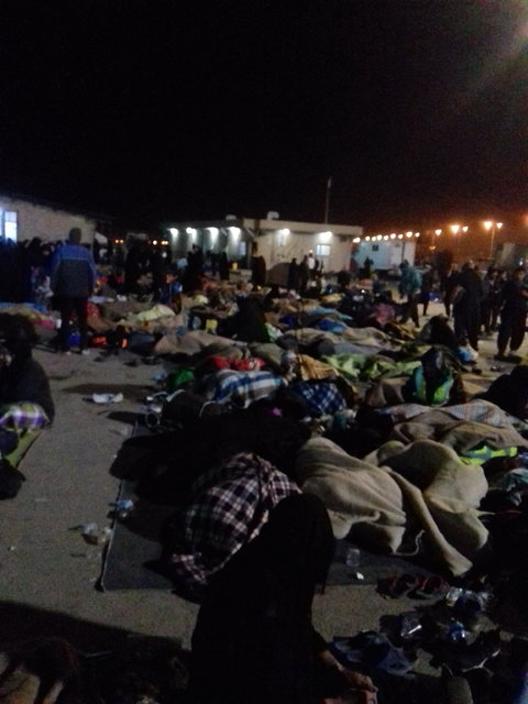 سردرگمی زائران در مرز مهران + عکس