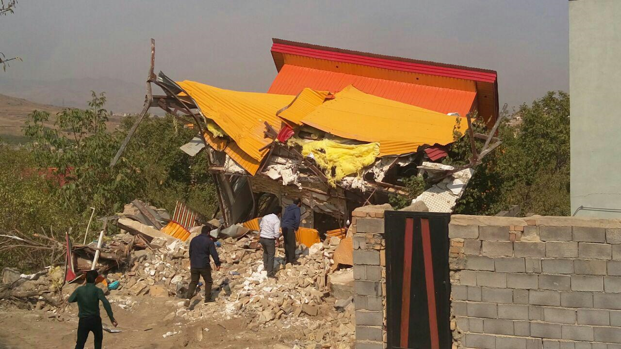 زمین خواری قانونی بیخ گوش پایتخت/ تنها 10 درصد بناهای غیرمجاز تخریب میشوند زمین خواری قانونی بیخ گوش پایتخت/ تنها 10 درصد بناهای غیرمجاز تخریب میشوند