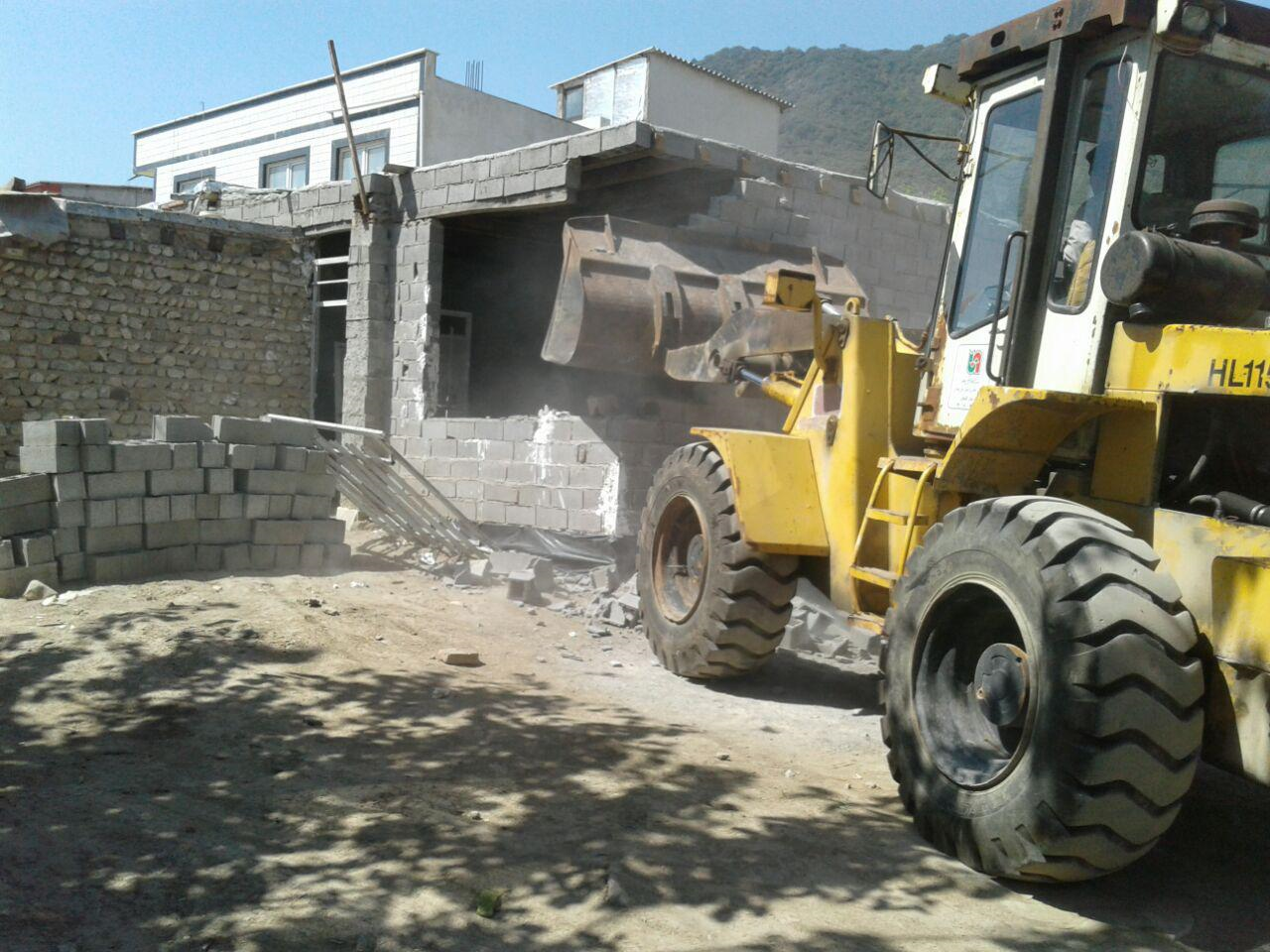 زمین خواری قانونی بیخ گوش پایتخت/ تنها 10 درصد بناهای غیرمجاز تخریب میشوند زمین خواری قانونی بیخ گوش پایتخت/ تنها 10 درصد بناهای غیرمجاز تخریب میشوند