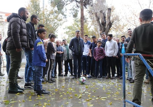 سرقت کاپشن عادل فردوسیپور در مراسم اهدای جام جنجالی! سرقت کاپشن عادل فردوسیپور در مراسم اهدای جام جنجالی!