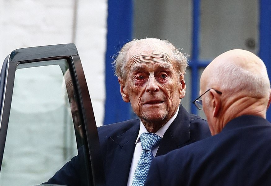 عکس/ همسر ملکه انگلیس از بیمارستان مرخص شد عکس/ همسر ملکه انگلیس از بیمارستان مرخص شد