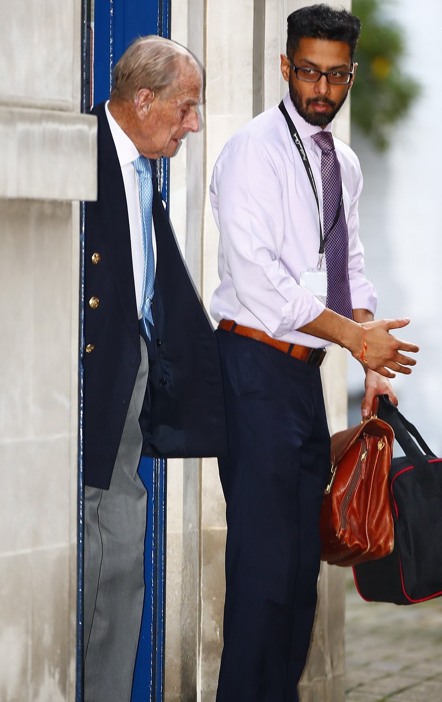 عکس/ همسر ملکه انگلیس از بیمارستان مرخص شد عکس/ همسر ملکه انگلیس از بیمارستان مرخص شد