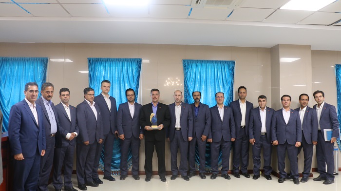 تجلیل وزیر کشور از بانک ملت به عنوان بانک برگزیده استان زنجان تجلیل وزیر کشور از بانک ملت به عنوان بانک برگزیده استان زنجان