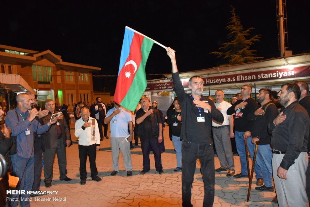 عکس/ ورود زائران خارجی اربعین به مرز آستارا
