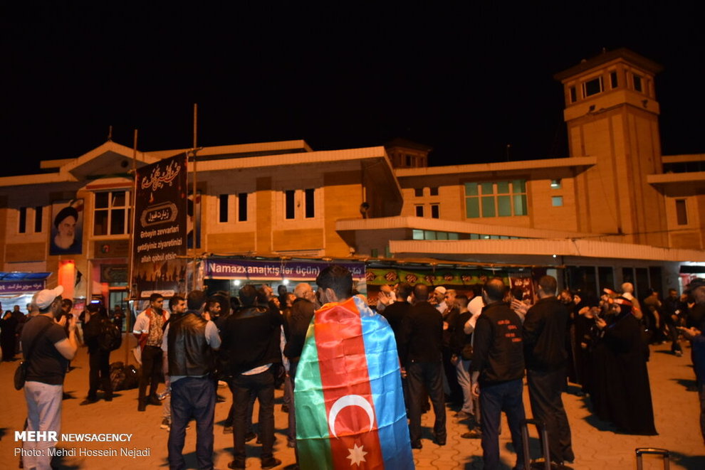 عکس/ ورود زائران خارجی اربعین به مرز آستارا