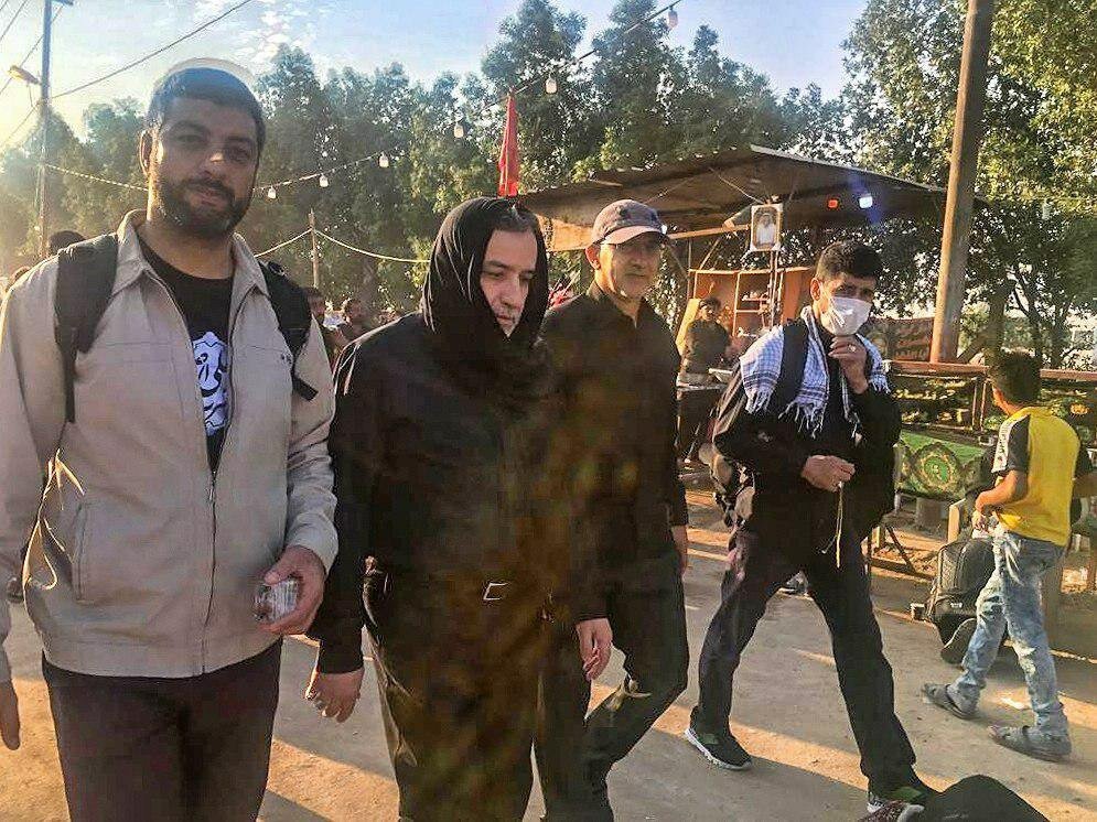 عکس/ صورت پوشیده عراقچی در راهپیمایی اربعین