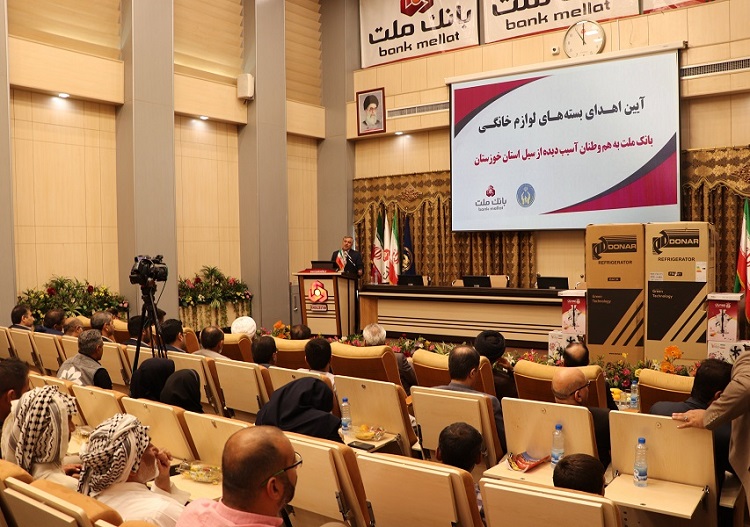 اهدای لوازم خانگی به سیل زدگان سه استان از سوی بانک ملت