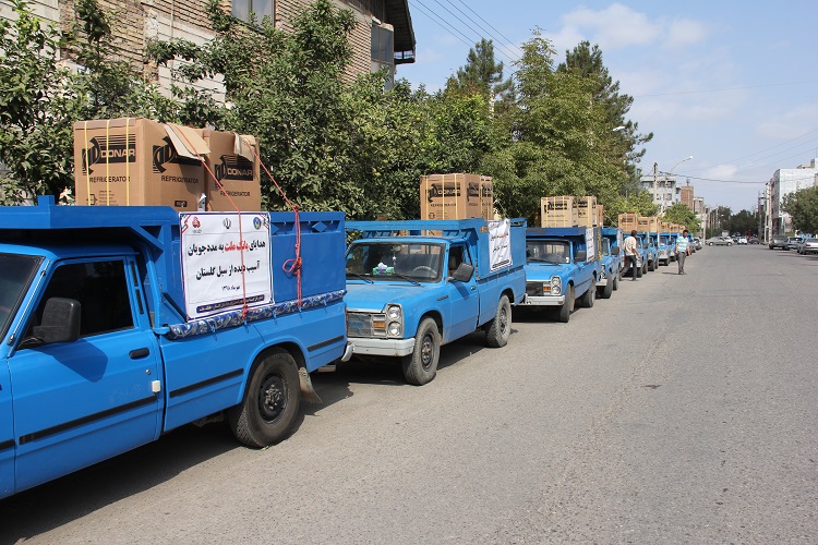 اهدای لوازم خانگی به سیل زدگان سه استان از سوی بانک ملت