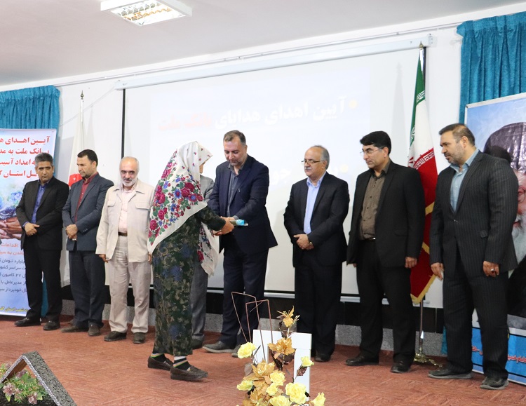 اهدای لوازم خانگی به سیل زدگان سه استان از سوی بانک ملت